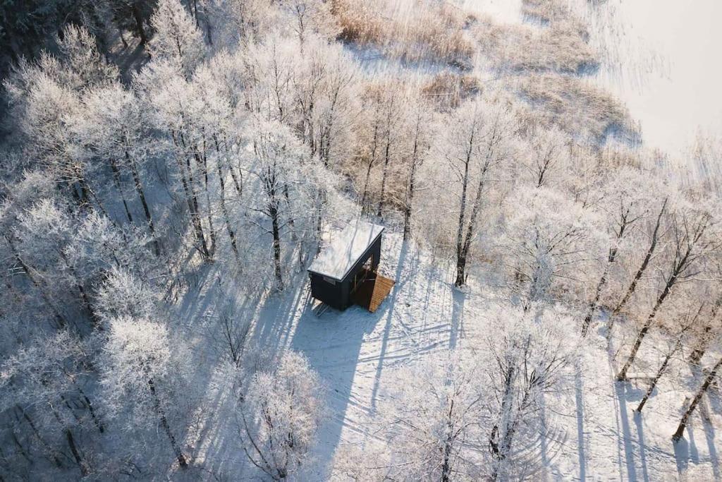 Beautiful Tiny House On The Lake Side. Тракай Екстер'єр фото